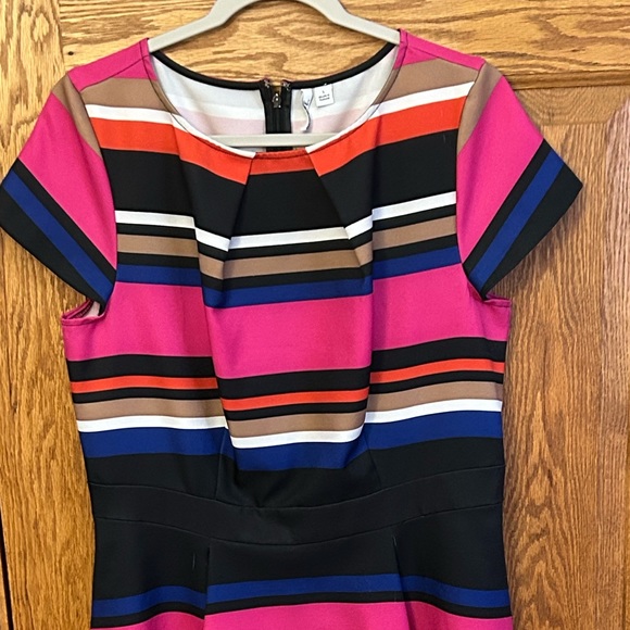 ELLE Dress 💲BUNDLE AND SAVE BIG💲 - Picture 2 of 3